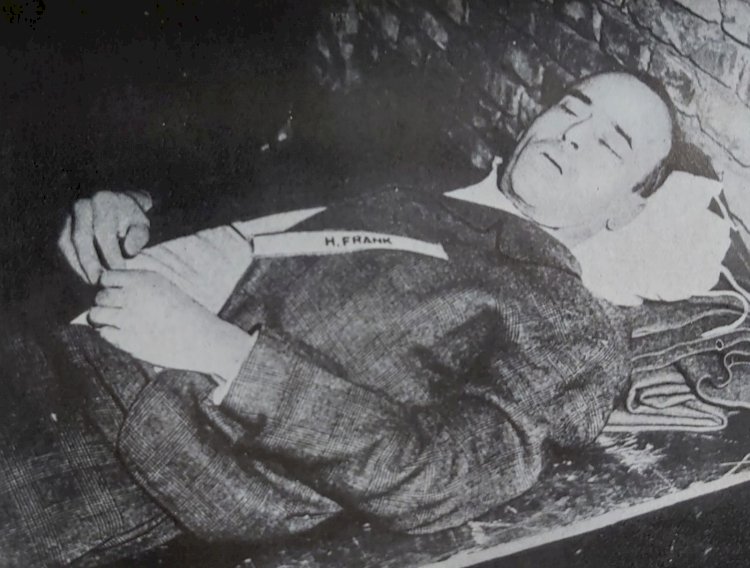 1946 - O Ex-Governador-geral da Polônia, Hans Michael Frank é condenado.