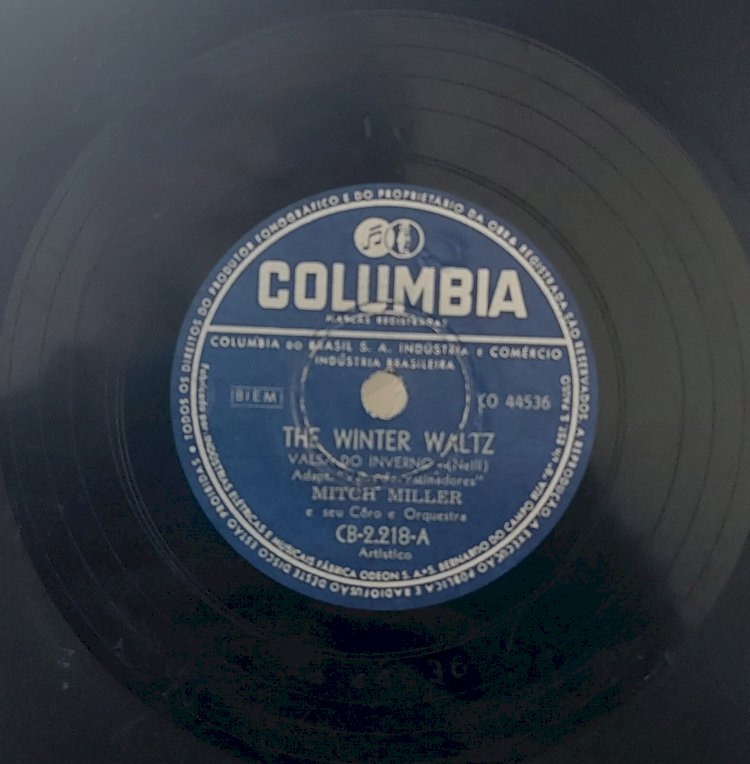 Disco Mitch Miller, The Winter Waltz, Valsa do Inverno, Autumn Leaves, Folhas Mortas, Gravado em 1935. Adquira pelo Whats 11 912915070